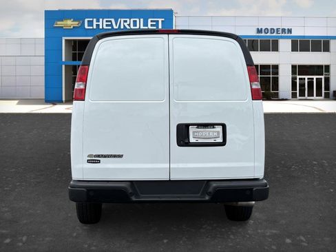 Used 2025 Chevrolet Express 2500 Extended RWD image 4