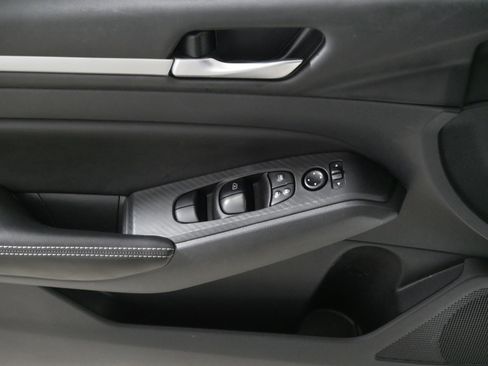 Used 2022 Nissan Altima 2.5 SV image 19