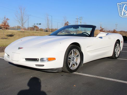 Used 1998 Chevrolet Corvette Convertible RWD image 17
