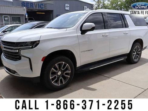 Used 2021 Chevrolet Suburban LT RWD image 1