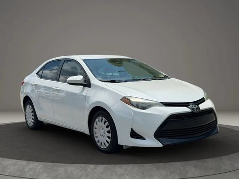 Used 2017 Toyota Corolla LE FWD image 3