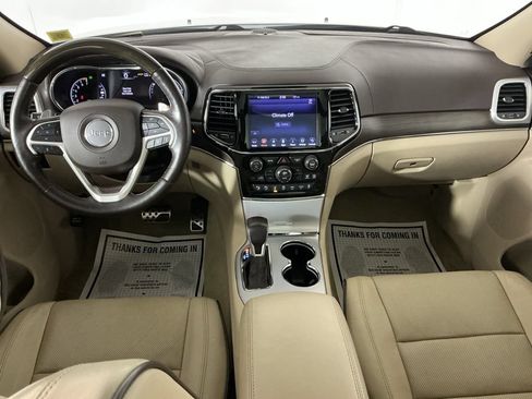 Used 2020 Jeep Grand Cherokee Overland w/ Interior Metal Package AWD/4WD image 17