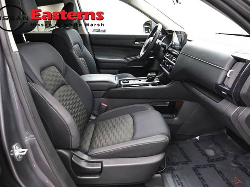 Used 2022 Nissan Pathfinder SV AWD/4WD image 24