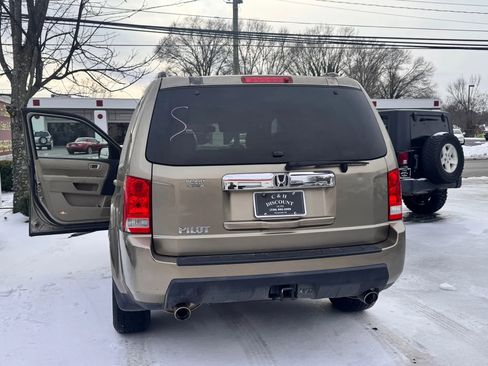 Used 2008 Volvo V70 3.2 Wagon 4D image 3