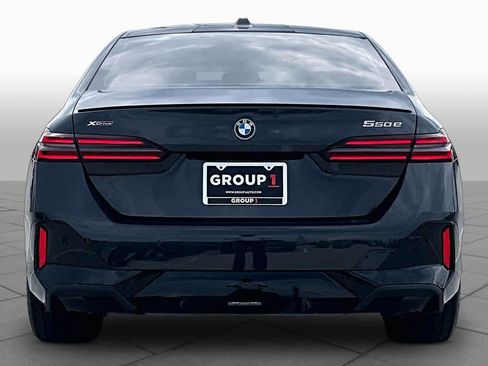 Used 2026 BMW 550e xDrive w/ Premium Package AWD/4WD image 4