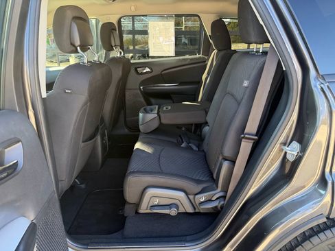 Used 2017 Dodge Journey SE w/ Flexible Seating Group image 30
