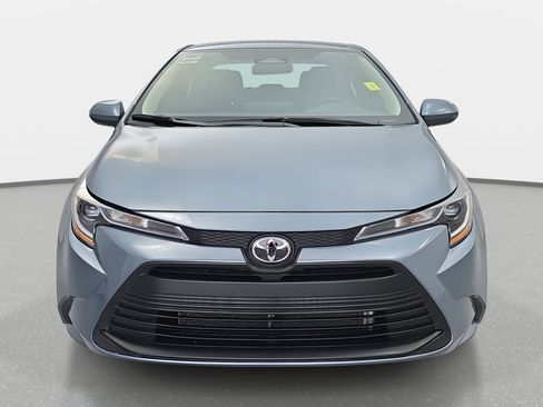 Used 2024 Toyota Corolla LE image 2