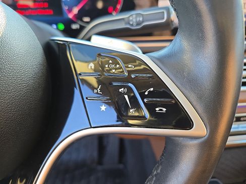 Used 2024 Mercedes-Benz GLE 350 4MATIC w/ AMG Line Exterior image 24