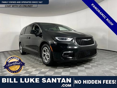 Used 2024 Chrysler Pacifica Limited image 1