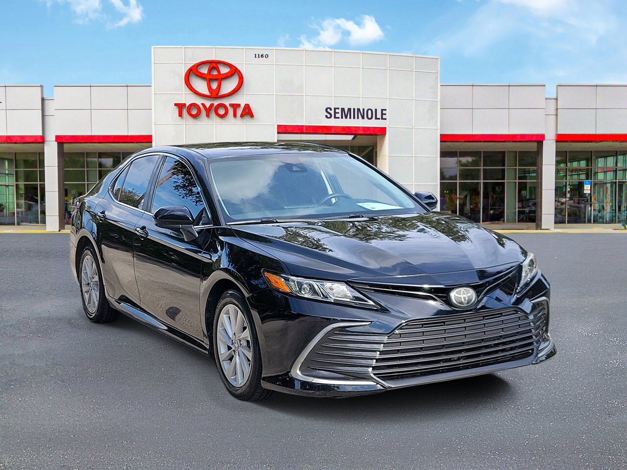 Used 2022 Toyota Camry LE FWD image 2