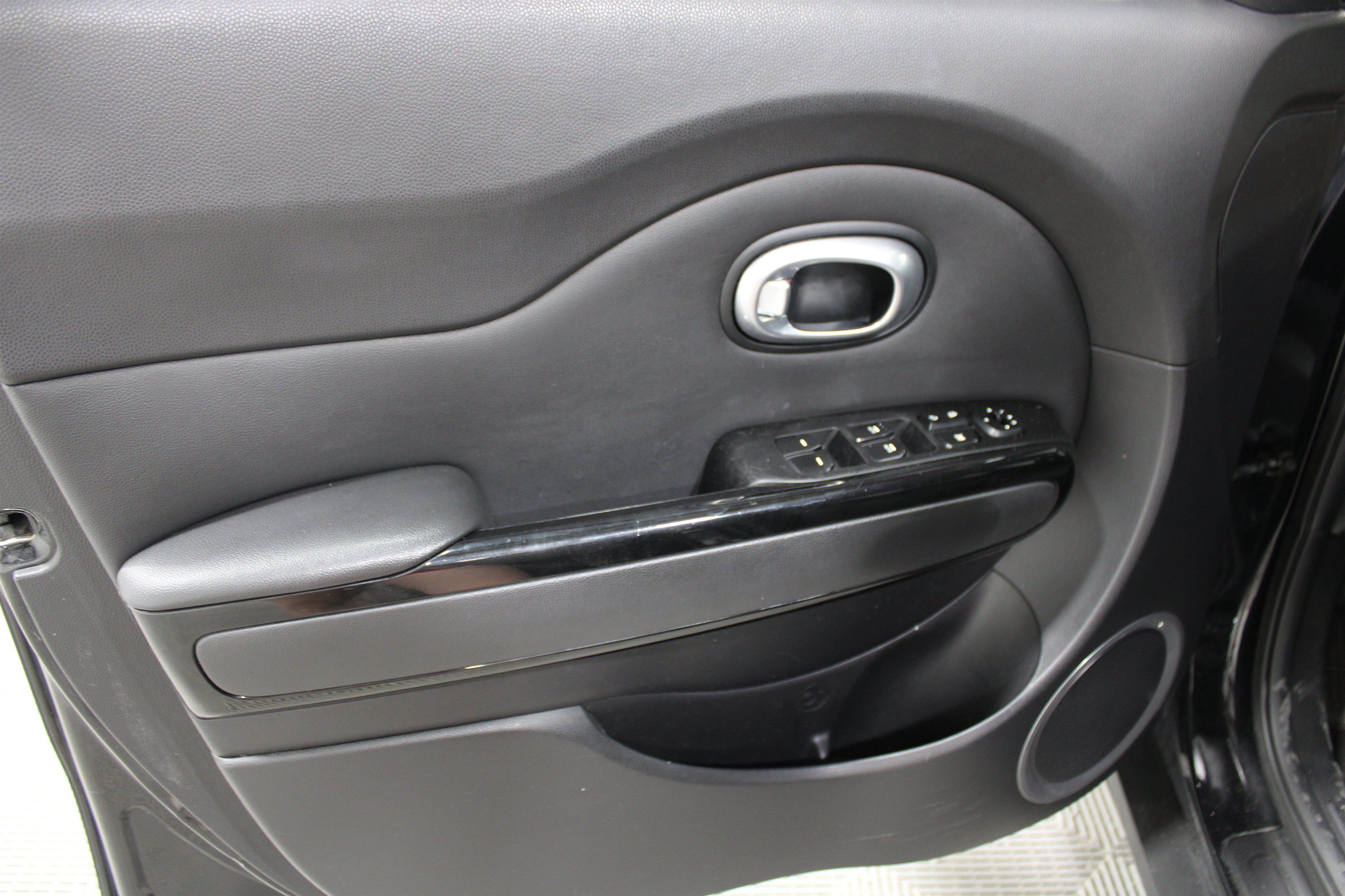 Used 2015 Kia Soul ! FWD image 15