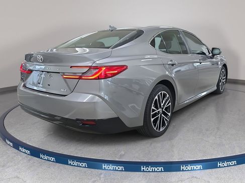 Used 2025 Toyota Camry XLE image 7