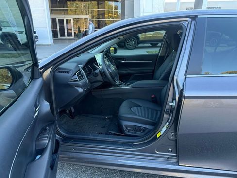 Used 2024 Toyota Camry SE image 10