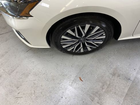 Used 2025 Nissan Altima 2.5 SV FWD image 11