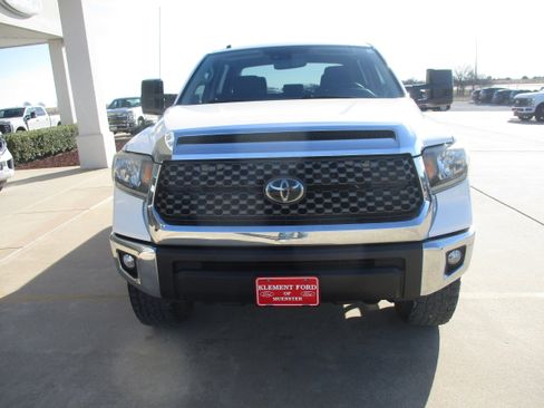 Used 2018 Toyota Tundra SR5 w/ SR5 Upgrade Package image 17