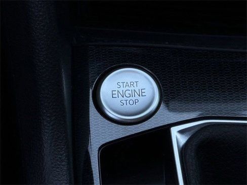 Used 2025 Volkswagen Taos SE image 20