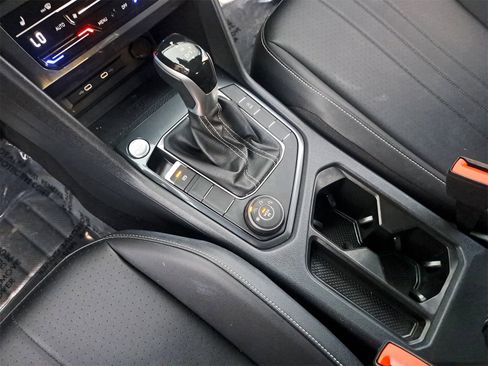 Certified 2022 Volkswagen Tiguan SE w/ Panoramic Sunroof Package image 24