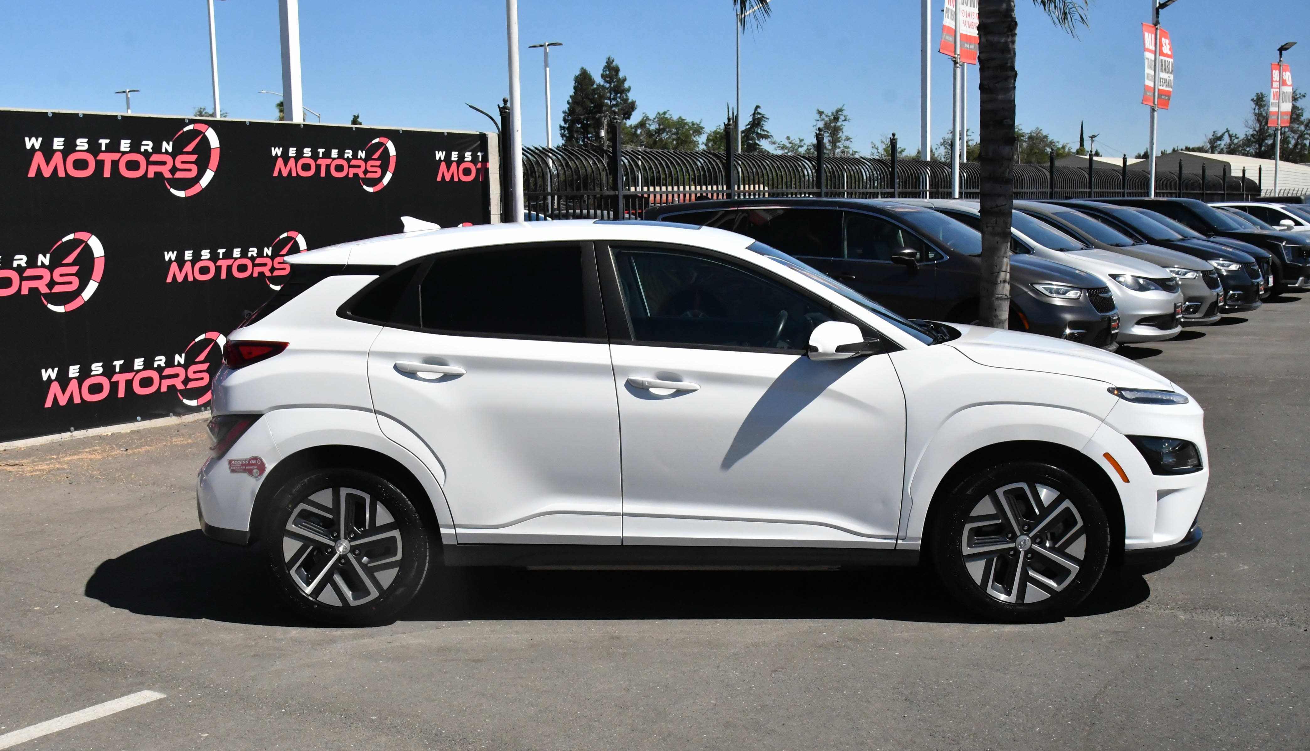 Used 2023 Hyundai Kona SEL w/ Cargo Package FWD image 9
