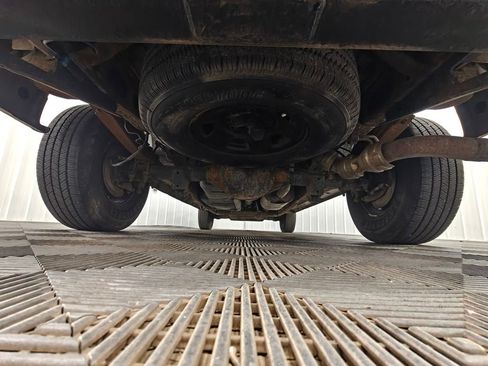 Used 2018 Chevrolet Express 3500 w/ Driver Convenience Package image 35