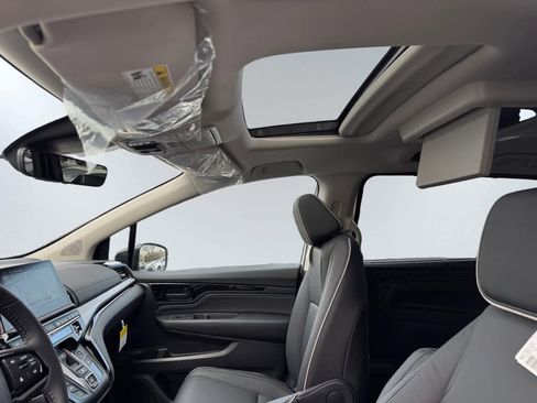 New 2026 Honda Odyssey Touring image 14