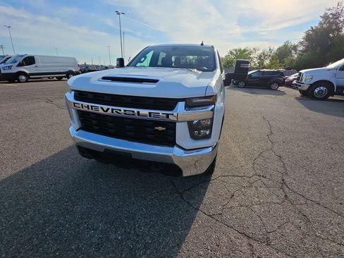 Used 2023 Chevrolet Silverado 2500 LT AWD/4WD image 2