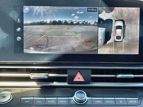 Used 2024 Hyundai Elantra Limited image 24