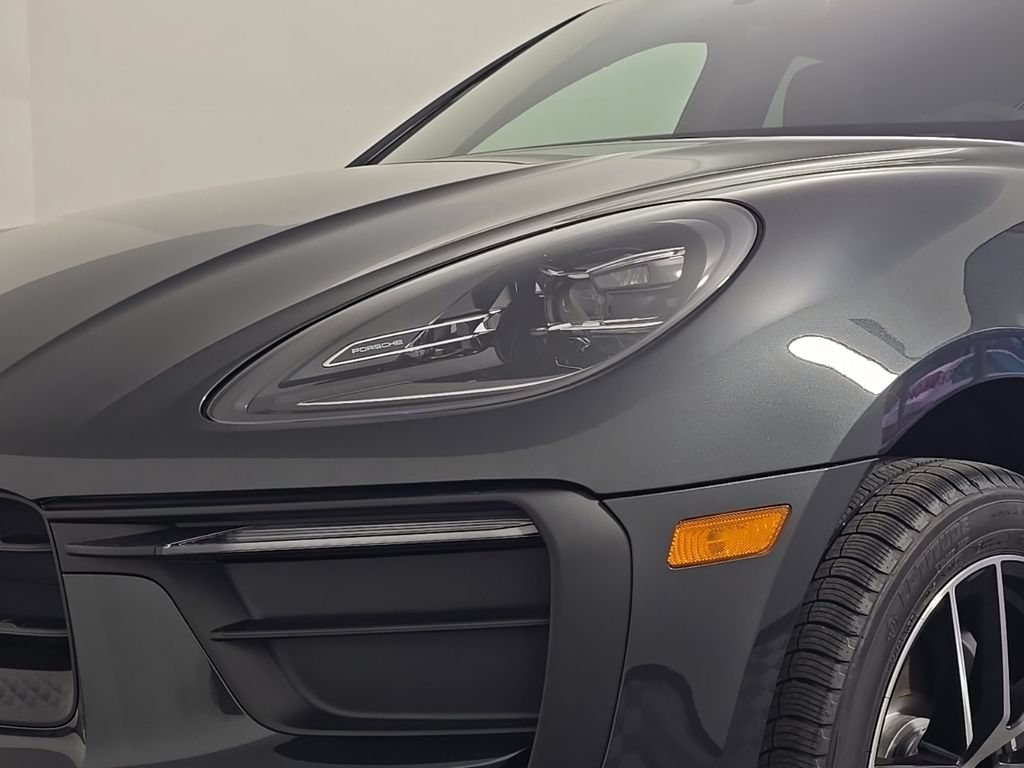Certified 2026 Porsche Macan AWD/4WD image 12