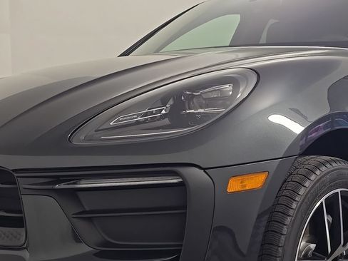 Certified 2026 Porsche Macan AWD/4WD image 12