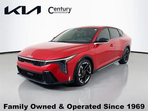 Certified 2025 Kia K4 GT-Line image 1