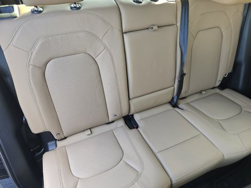 New 2025 Land Rover Defender 110 S image 33