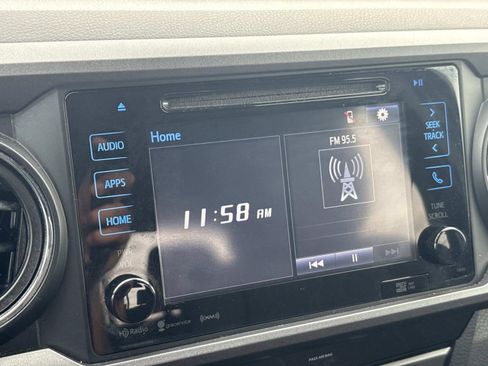 Used 2018 Toyota Tacoma TRD Off-Road image 32