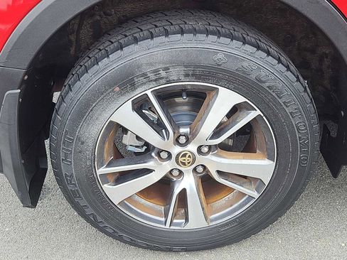 Used 2016 Toyota RAV4 XLE AWD/4WD image 9