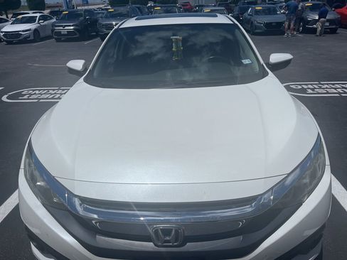 Used 2018 Honda Civic EX-T image 2