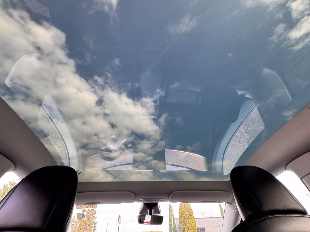 Used 2021 Tesla Model Y Long Range AWD/4WD image 31