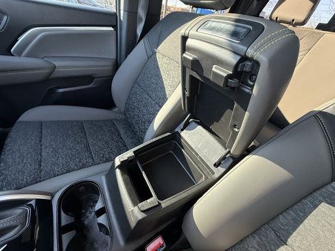 Used 2024 Chevrolet Colorado ZR2 w/ Technology Package image 24