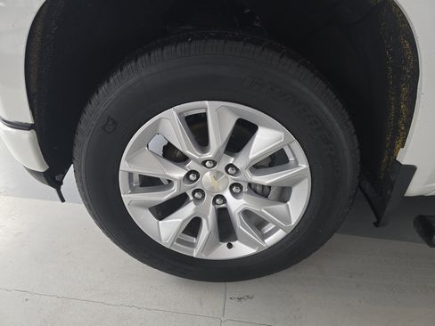 Used 2020 Chevrolet Silverado 1500 Custom w/ Custom Value Package image 11