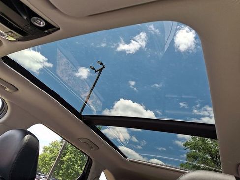 Certified 2022 Kia Sorento S w/ Panoramic Sunroof Package FWD image 14