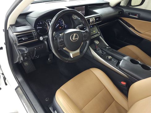Used 2017 Lexus IS 300 AWD image 12