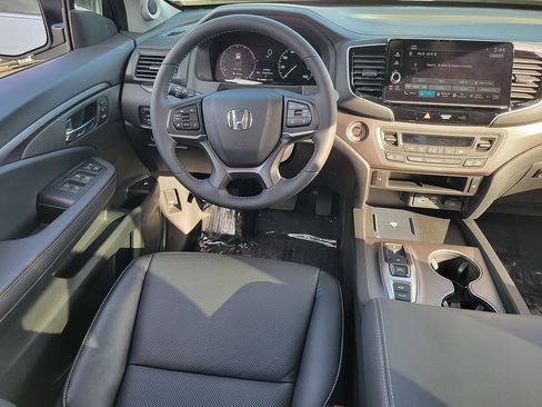 Used 2025 Honda Ridgeline RTL+ image 9