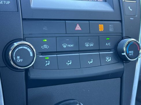 Used 2017 Toyota Camry XLE image 23