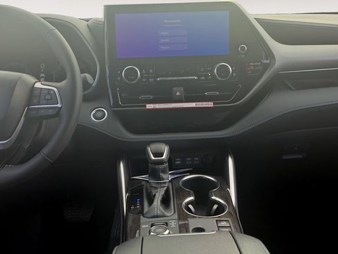 New 2026 Toyota Highlander Limited AWD/4WD image 11
