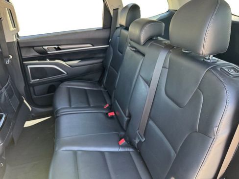Used 2024 Kia Telluride LX FWD image 13