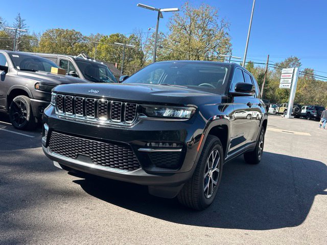 Used 2024 Jeep Grand Cherokee Limited AWD/4WD image 21