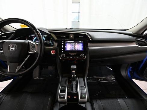 Used 2018 Honda Civic Touring image 2