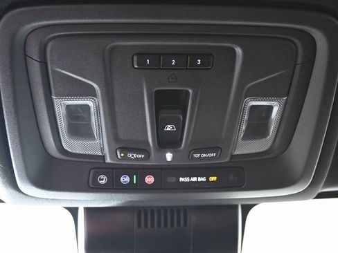 Used 2024 Chevrolet Silverado 2500 ZR2 w/ Technology Package image 34