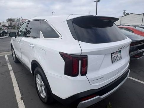 Certified 2025 Kia Sorento LX FWD image 3