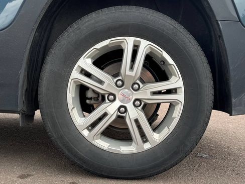 Used 2024 GMC Terrain SLE AWD/4WD image 11