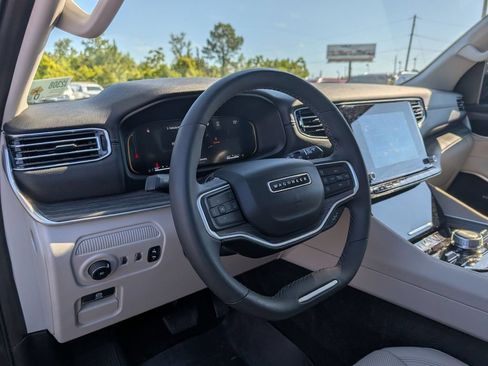 Used 2024 Jeep Wagoneer Series III w/ Premium Group I AWD/4WD image 27