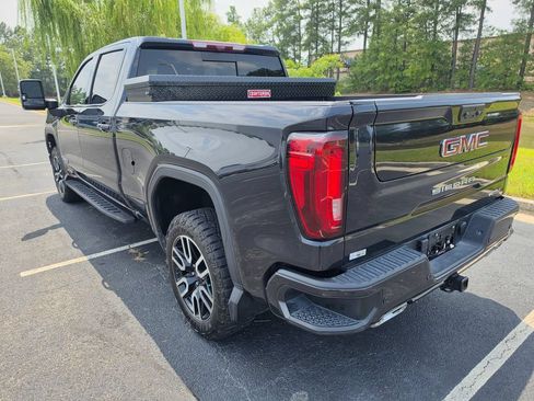 Used 2024 GMC Sierra 1500 AT4 w/ Technology Package AWD/4WD image 9