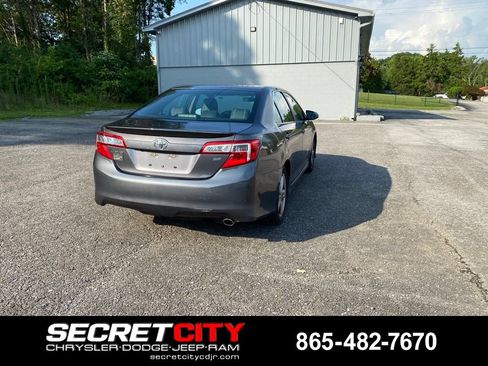 Used 2014 Toyota Camry SE FWD image 5